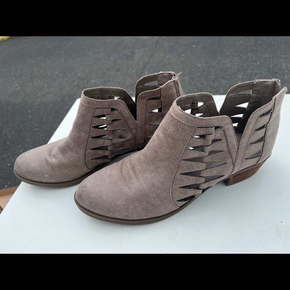 Carlos Santana Bayley Suede Ankle Booties, Sz 10M